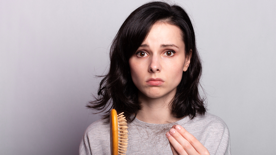 ¿Cómo darle brillo al cabello?